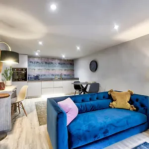 https://scotland-st-stylish-apartment-in-famous-edinburghs-new-town.edinburghhotelsuk.org