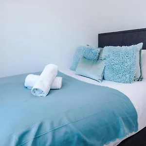 https://modern-2br-stylish-apartment.hotelsin-chester.com